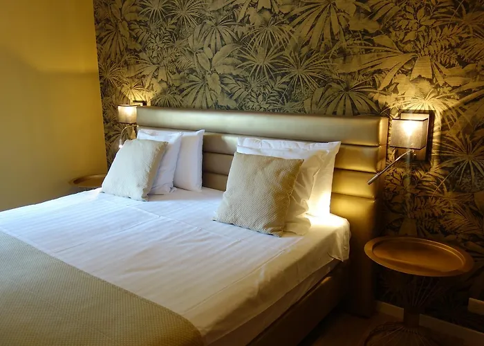 La Clochette Hotel *